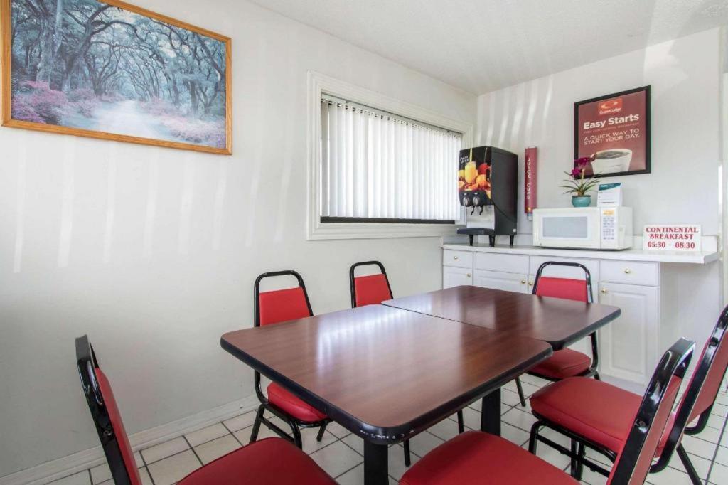 Econo Lodge Крествью Экстерьер фото